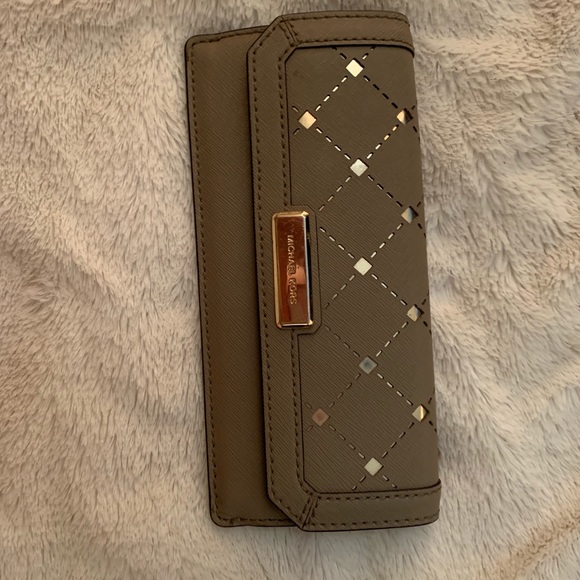 Michael Kors Handbags - Michael kors wallet